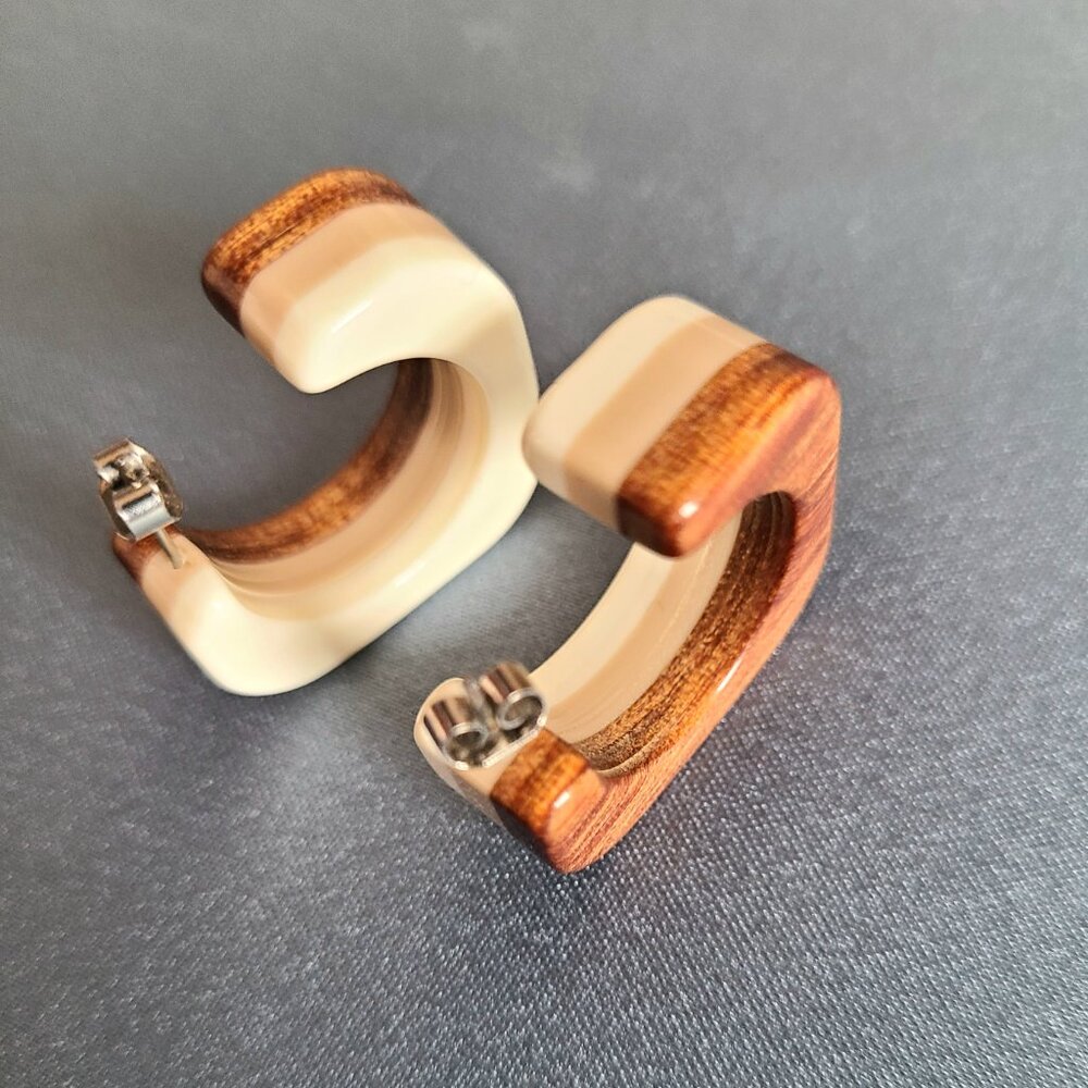 3 colors plastic loop earrings. Brown taupe and beige earrings. - Picture 7 of 7